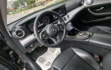 Mercedes-Benz E-Класс, 2019 год, 2 700 000 рублей, 17 фотография