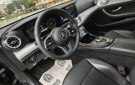 Mercedes-Benz E-Класс, 2019 год, 2 700 000 рублей, 19 фотография