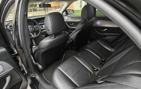 Mercedes-Benz E-Класс, 2019 год, 2 700 000 рублей, 20 фотография