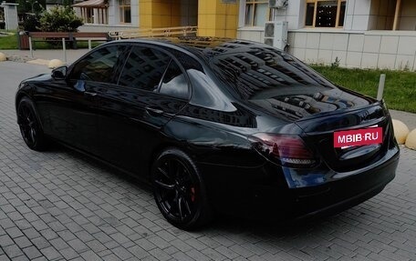 Mercedes-Benz E-Класс, 2019 год, 2 700 000 рублей, 13 фотография