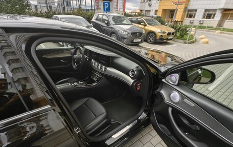 Mercedes-Benz E-Класс, 2019 год, 2 700 000 рублей, 26 фотография