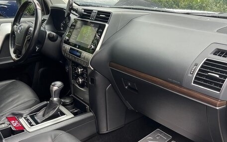 Toyota Land Cruiser Prado 150 рестайлинг 2, 2021 год, 6 000 000 рублей, 1 фотография