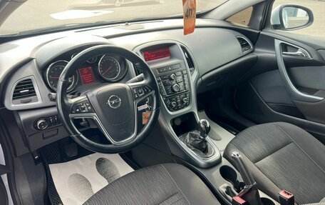 Opel Astra J, 2011 год, 799 999 рублей, 10 фотография
