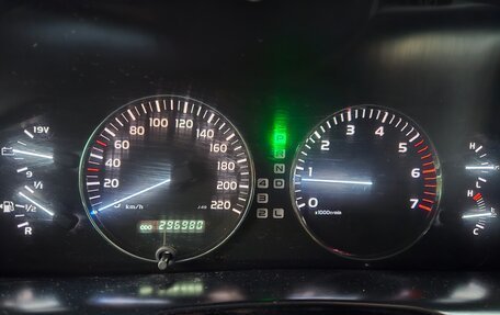 Toyota Land Cruiser 100 рестайлинг 2, 2003 год, 2 600 000 рублей, 9 фотография