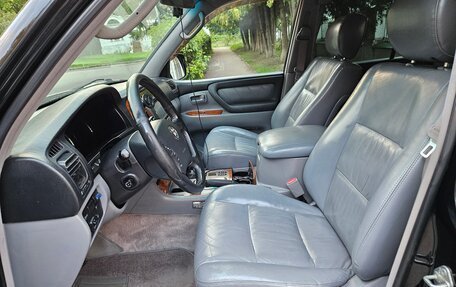 Toyota Land Cruiser 100 рестайлинг 2, 2003 год, 2 600 000 рублей, 10 фотография