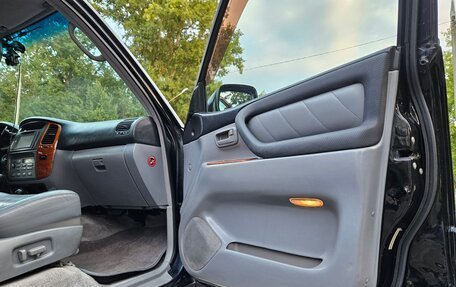 Toyota Land Cruiser 100 рестайлинг 2, 2003 год, 2 600 000 рублей, 17 фотография