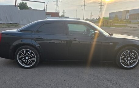 Chrysler 300C II, 2005 год, 1 950 000 рублей, 5 фотография