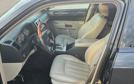Chrysler 300C II, 2005 год, 1 950 000 рублей, 9 фотография