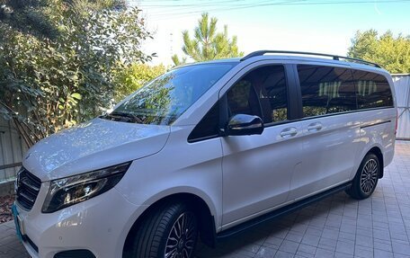 Mercedes-Benz V-Класс, 2018 год, 5 950 000 рублей, 6 фотография