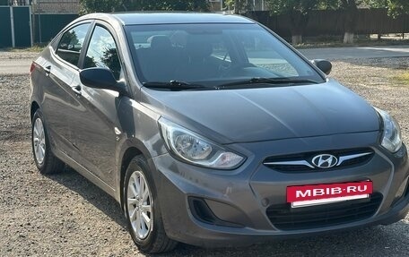 Hyundai Solaris II рестайлинг, 2013 год, 800 000 рублей, 4 фотография