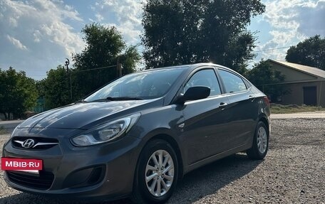 Hyundai Solaris II рестайлинг, 2013 год, 800 000 рублей, 2 фотография