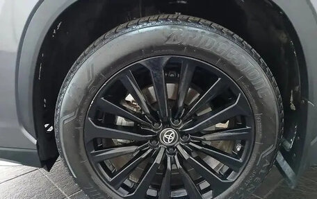 Toyota Highlander, 2022 год, 3 800 000 рублей, 23 фотография
