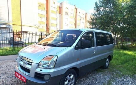 Hyundai Starex I рестайлинг, 2004 год, 690 000 рублей, 1 фотография