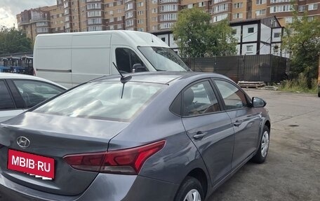 Hyundai Solaris II рестайлинг, 2017 год, 860 000 рублей, 1 фотография