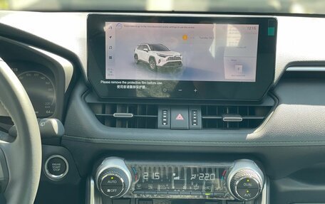 Toyota RAV4, 2024 год, 3 590 000 рублей, 22 фотография