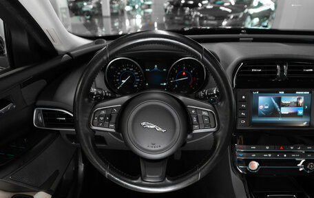 Jaguar XE I рестайлинг, 2016 год, 2 120 000 рублей, 10 фотография