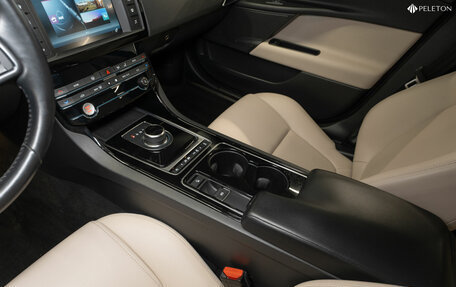 Jaguar XE I рестайлинг, 2016 год, 2 120 000 рублей, 16 фотография