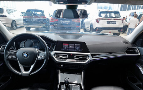 BMW 3 серия, 2019 год, 2 890 000 рублей, 14 фотография