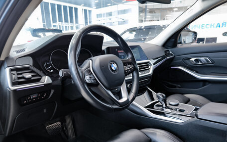 BMW 3 серия, 2019 год, 2 890 000 рублей, 16 фотография