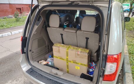 Chrysler Voyager IV, 2012 год, 2 000 000 рублей, 7 фотография