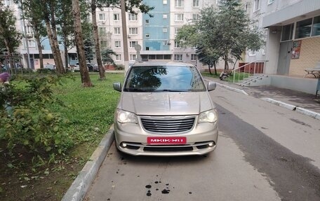 Chrysler Voyager IV, 2012 год, 2 000 000 рублей, 3 фотография