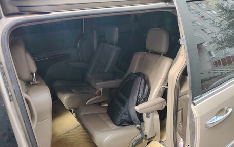 Chrysler Voyager IV, 2012 год, 2 000 000 рублей, 13 фотография