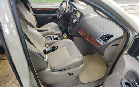 Chrysler Voyager IV, 2012 год, 2 000 000 рублей, 14 фотография