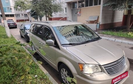 Chrysler Voyager IV, 2012 год, 2 000 000 рублей, 2 фотография