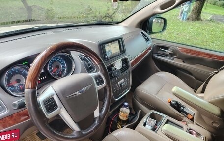 Chrysler Voyager IV, 2012 год, 2 000 000 рублей, 17 фотография
