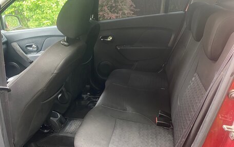 Renault Logan II, 2014 год, 700 000 рублей, 8 фотография