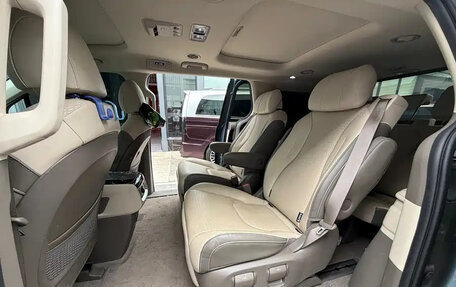 KIA Carnival, 2021 год, 2 680 596 рублей, 10 фотография