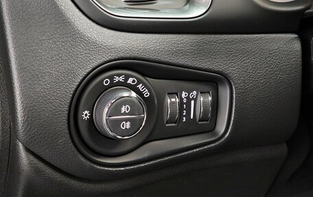 Jeep Renegade I рестайлинг, 2021 год, 1 430 000 рублей, 13 фотография