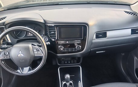 Mitsubishi Outlander III рестайлинг 3, 2018 год, 1 449 000 рублей, 7 фотография