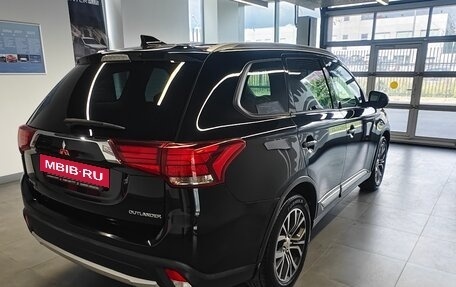 Mitsubishi Outlander III рестайлинг 3, 2018 год, 1 449 000 рублей, 6 фотография