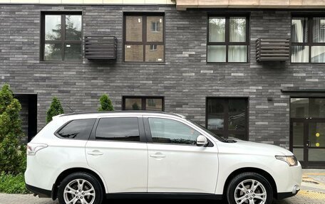 Mitsubishi Outlander III рестайлинг 3, 2014 год, 1 190 000 рублей, 4 фотография