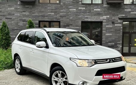 Mitsubishi Outlander III рестайлинг 3, 2014 год, 1 190 000 рублей, 3 фотография