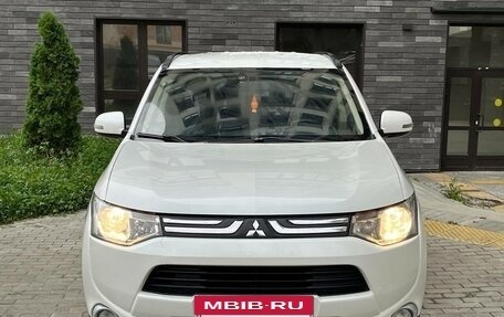 Mitsubishi Outlander III рестайлинг 3, 2014 год, 1 190 000 рублей, 2 фотография
