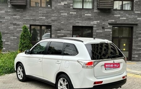 Mitsubishi Outlander III рестайлинг 3, 2014 год, 1 190 000 рублей, 7 фотография