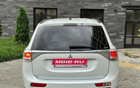 Mitsubishi Outlander III рестайлинг 3, 2014 год, 1 190 000 рублей, 6 фотография