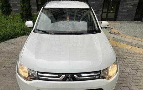 Mitsubishi Outlander III рестайлинг 3, 2014 год, 1 190 000 рублей, 9 фотография