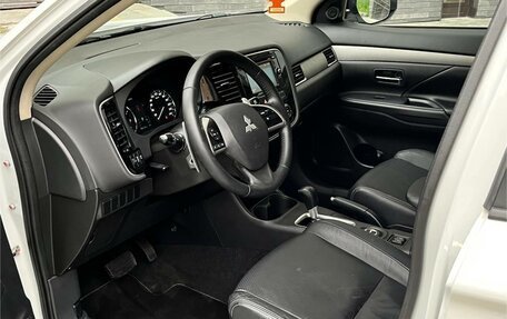 Mitsubishi Outlander III рестайлинг 3, 2014 год, 1 190 000 рублей, 22 фотография