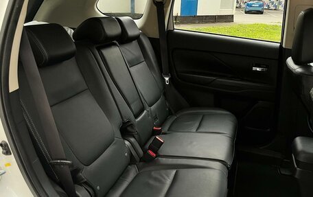 Mitsubishi Outlander III рестайлинг 3, 2014 год, 1 190 000 рублей, 34 фотография