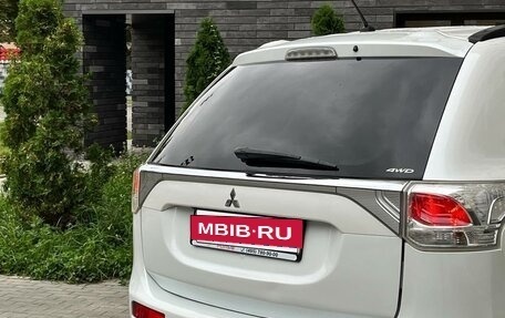 Mitsubishi Outlander III рестайлинг 3, 2014 год, 1 190 000 рублей, 15 фотография