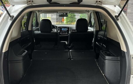 Mitsubishi Outlander III рестайлинг 3, 2014 год, 1 190 000 рублей, 38 фотография