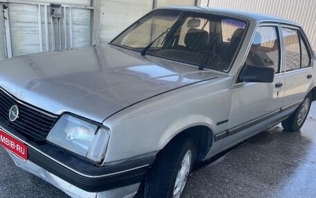 Opel Ascona C, 1982 год, 165 000 рублей, 1 фотография