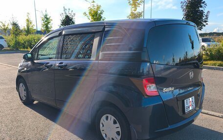 Honda Freed I, 2011 год, 1 050 000 рублей, 2 фотография