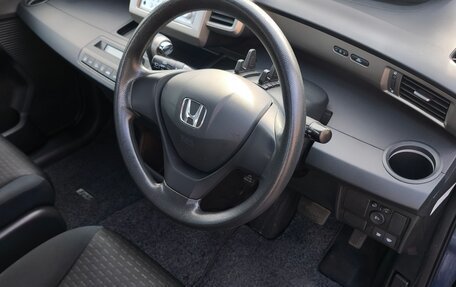 Honda Freed I, 2011 год, 1 050 000 рублей, 17 фотография