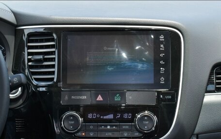 Mitsubishi Outlander III рестайлинг 3, 2022 год, 2 250 000 рублей, 15 фотография