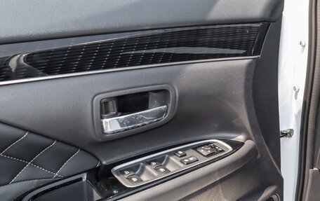 Mitsubishi Outlander III рестайлинг 3, 2022 год, 2 250 000 рублей, 16 фотография