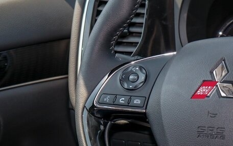 Mitsubishi Outlander III рестайлинг 3, 2022 год, 2 250 000 рублей, 8 фотография